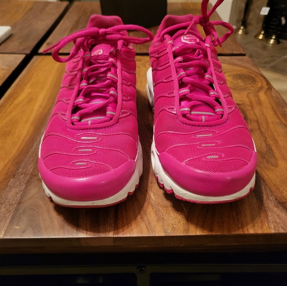 Sneakers - Picture 1 of 5